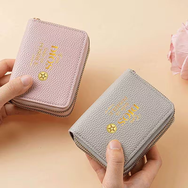 ✝️ Portatarjetas Mujer – “Con Dios Todo Es Posible”