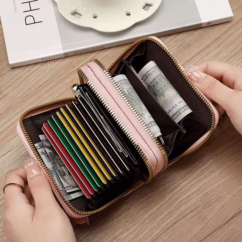 ✝️ Portatarjetas Mujer – “Con Dios Todo Es Posible”